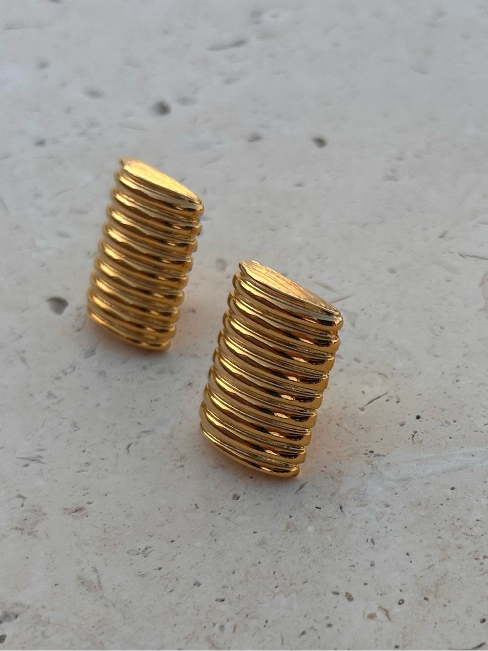1980s NAPIER Gold-tone Curved Ribbed Rectangle French Clip Earrings - Picture 2 of 6
